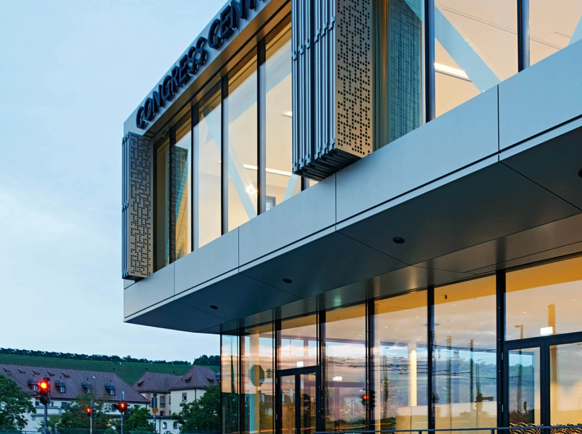 Congress Centrum - enlargement and conversion - Würzburg - facade in nightly twilight