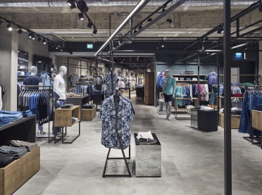 fashion store - new construction - redesign - Juhasz Bad Reichenhall - mens wear department - inside overview