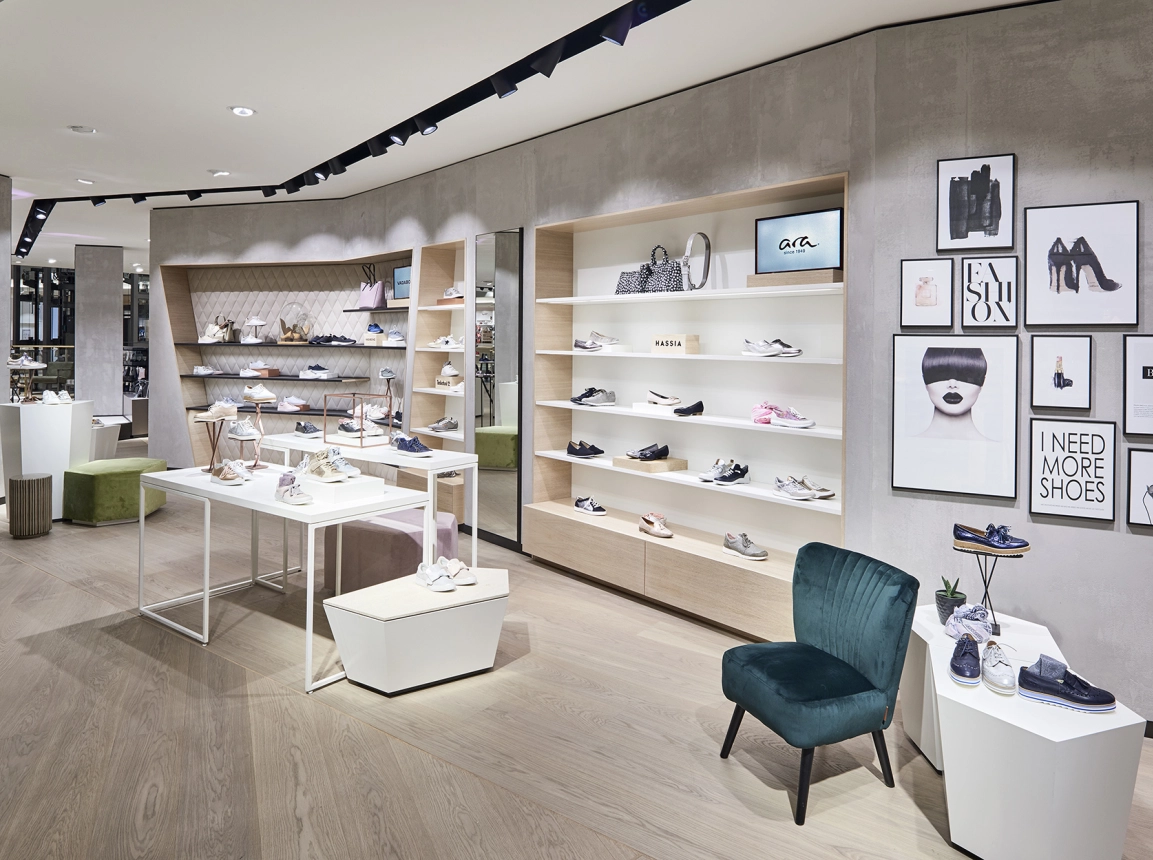 fashion house - conversion and modernisation - department store - Leffers Oldenburg - shoe department - womens shoes area overview