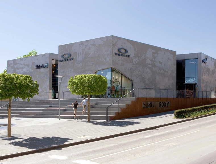 Outletcity - construction and conversion of an existing building - facade - view from the street