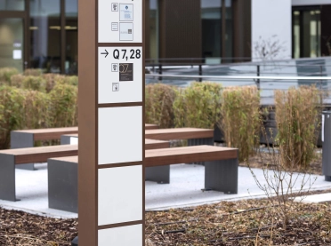 Orientation system, communication design, naming - Q 6 Q 7 Mannheim - wayfinding - stele 2
