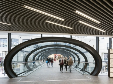 Mixed used quarter - Q 6 Q 7 Mannheim - glass connecting bridge inside