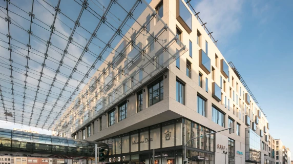 Mixed used quarter - Q 6 Q 7 Mannheim - outside facade - entrance and public space