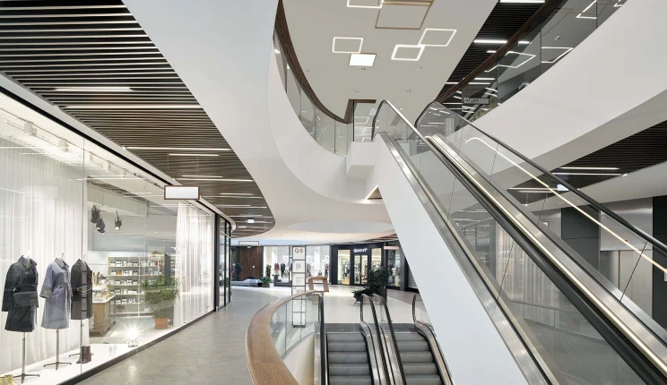 new construction - mixed used quarter - shopping gallery - restaurants - apartments - hotel - wellness and health facilities - offices - underground parking - Q 6 Q 7 Mannheim - Q6Q7 - hall - escalator - staircases