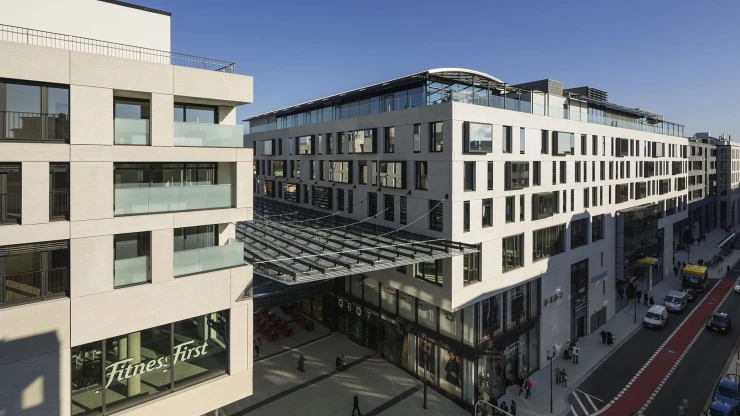new construction - mixed used quarter - shopping gallery - restaurants - apartments - hotel - wellness and health facilities - offices - underground parking - Q 6 Q 7 Mannheim - Q6Q7 - area overview - entrance area - birds eye perspective