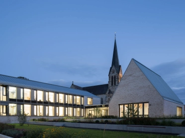 town hall - new construction - Townhall Bissendorf - view from backyard by night